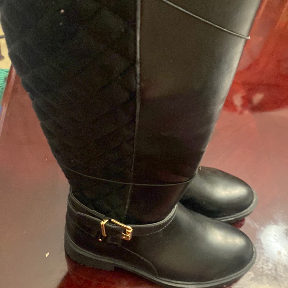 Girls black boots